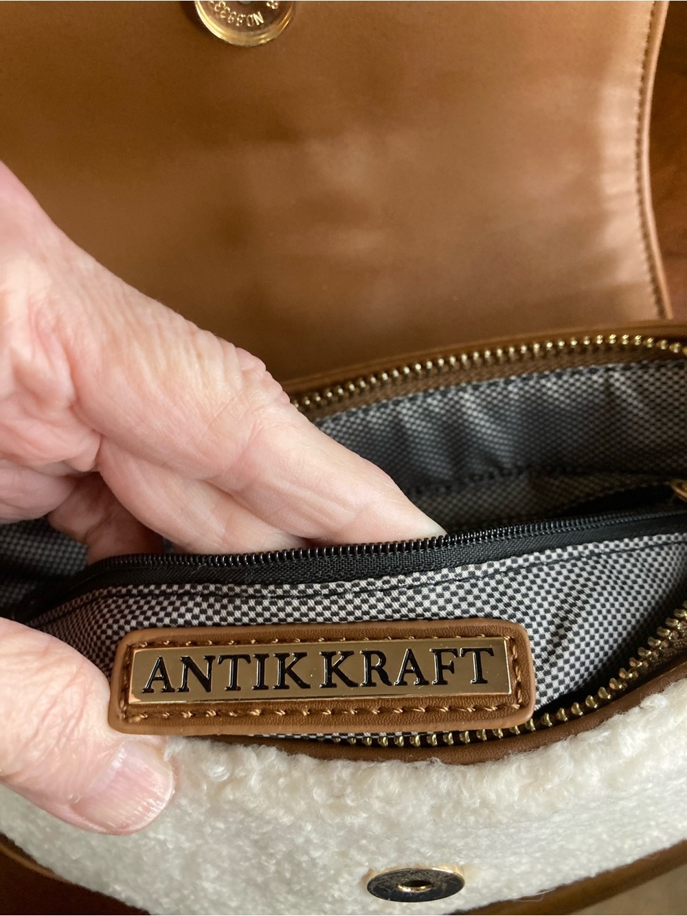 Antik Kraft Vegan Leather & Shearling Crossbody Saddle Bag - Cognac & Cream NWOT - Picture 13 of 15